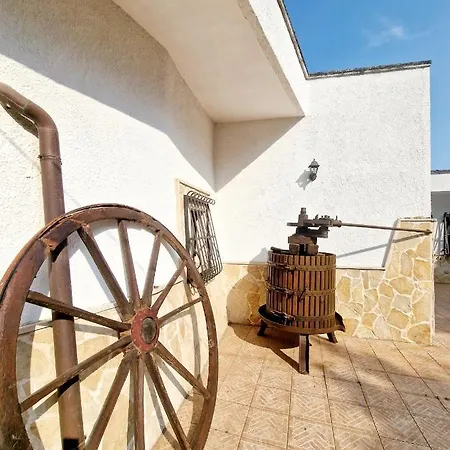 Guest house Elisa Trulliandmore - Pool And Tennis Court Martina Franca