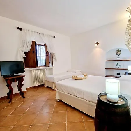 Elisa Trulliandmore - Pool And Tennis Court Guest house