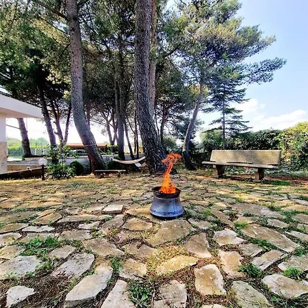 Guest house Elisa Trulliandmore - Pool And Tennis Court *