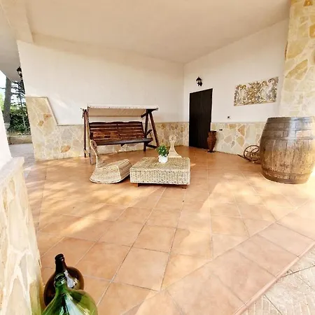 Guest house Elisa Trulliandmore - Pool And Tennis Court Martina Franca