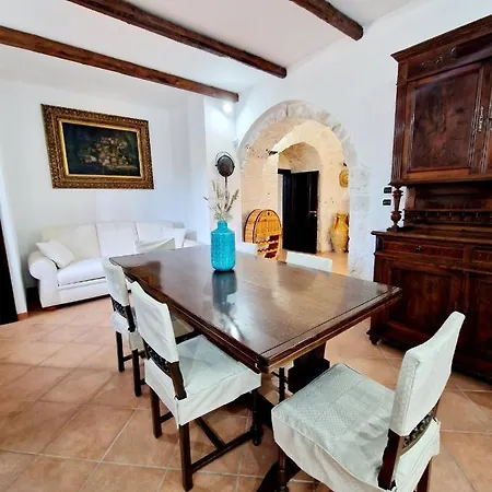 Guest house Elisa Trulliandmore - Pool And Tennis Court *