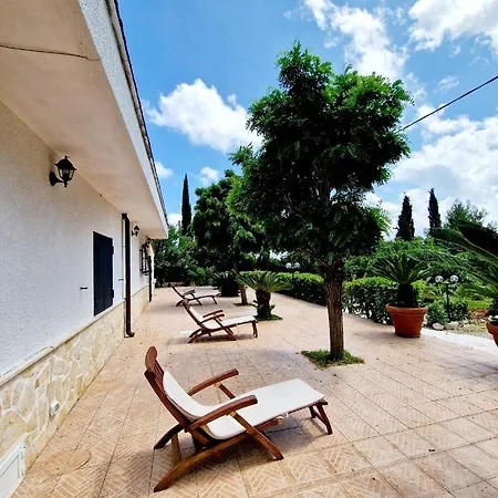 Guest house Elisa Trulliandmore - Pool And Tennis Court Martina Franca