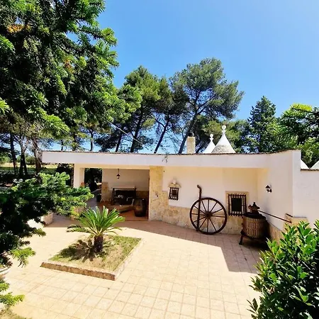 Guest house Elisa Trulliandmore - Pool And Tennis Court