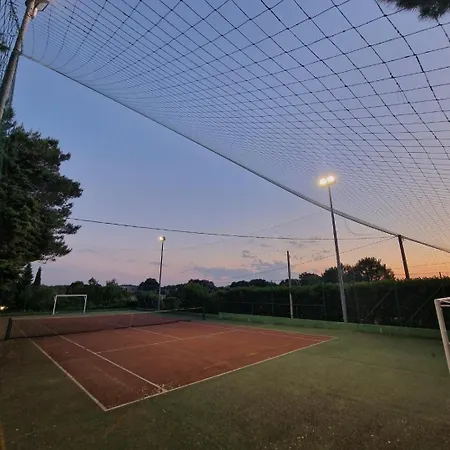 Guest house Elisa Trulliandmore - Pool And Tennis Court *