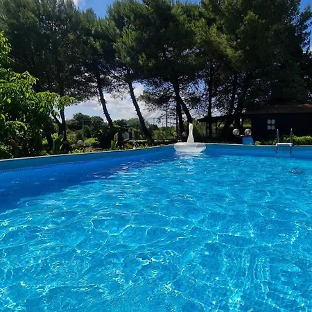 Elisa Trulliandmore - Pool And Tennis Court Guest house *